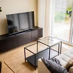 Delightful 2 Bedroom Serviced Apartment 54M2 -Mst40D-