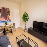Delightful 2 Bedroom Serviced Apartment 54M2 -Mst40D-