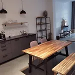 Lovely 2 Bedroom Serviced Apartment In Rotterdam