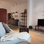Lovely 2 Bedroom Serviced Apartment In Rotterdam
