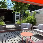 Unieke Woonark Met Privetuin En Free Parking.
