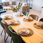 Grandly 3 Bedroom Serviced Apartment 83M2 -Nb306G-