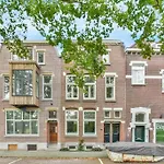 Herenhuis In Het Stadscentrum