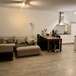 Beautiful Apt Free Parking