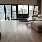 Beautiful Apt Free Parking