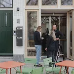 Man Met Bril Koffie Hotel
