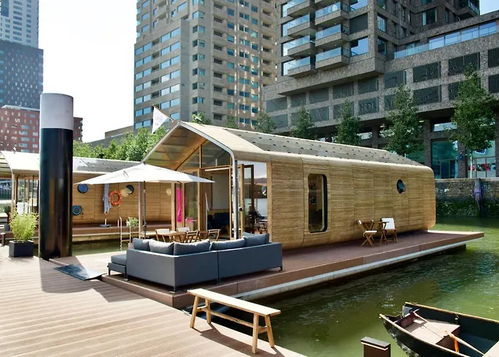 Wikkelboat Nr4 at Floating Rotterdam Rijnhaven
