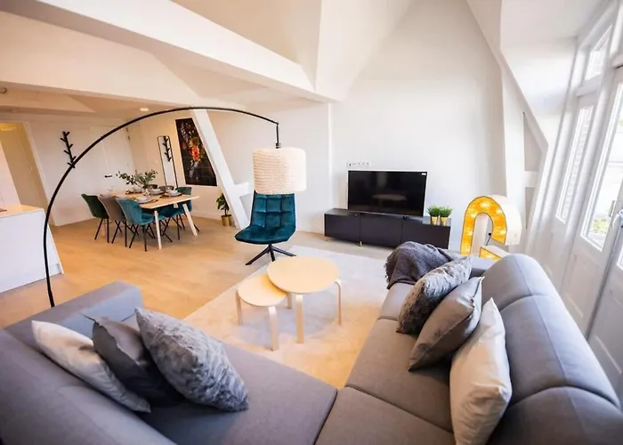 Grandly 3 Bedroom Serviced Apartment 83M2 -Nb306G-