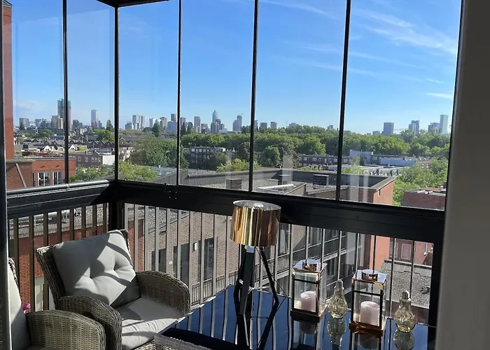 Beautiful Luxury Apartment With Skyline