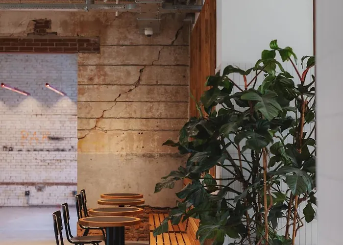 Man Met Bril Koffie Hotel