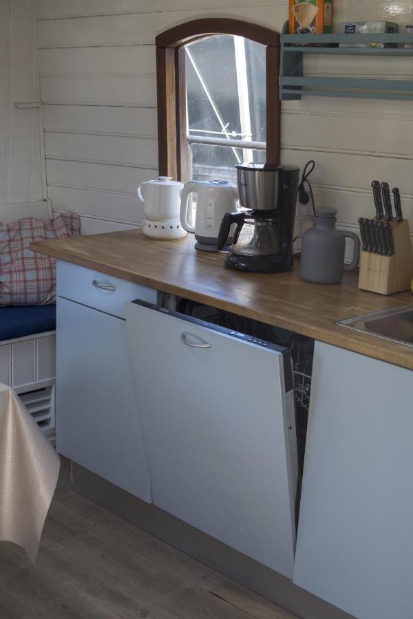 Boat-apartment Hoop Aparthotel 3*
