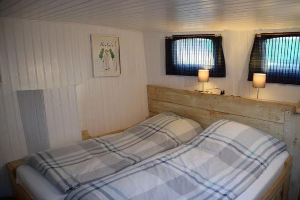 Boat Anna Hotel 3*