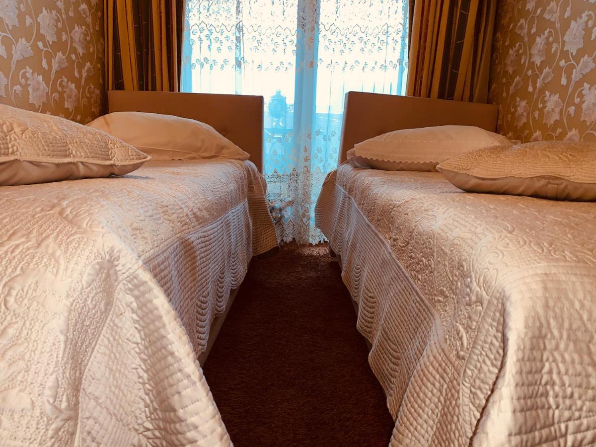 Bed & Breakfast Weena House 3*