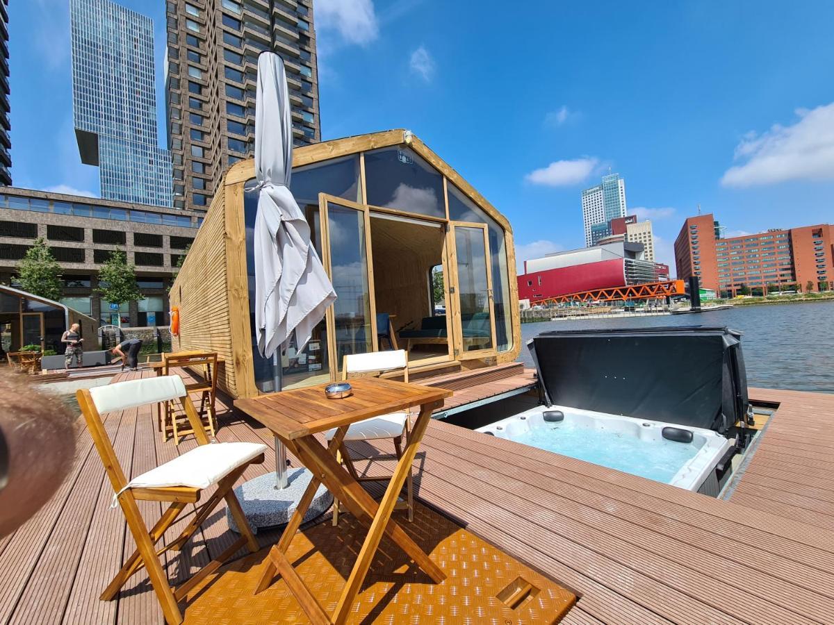 Vakantiehuis Wikkelboat Nr5 At Floating Rijnhaven *