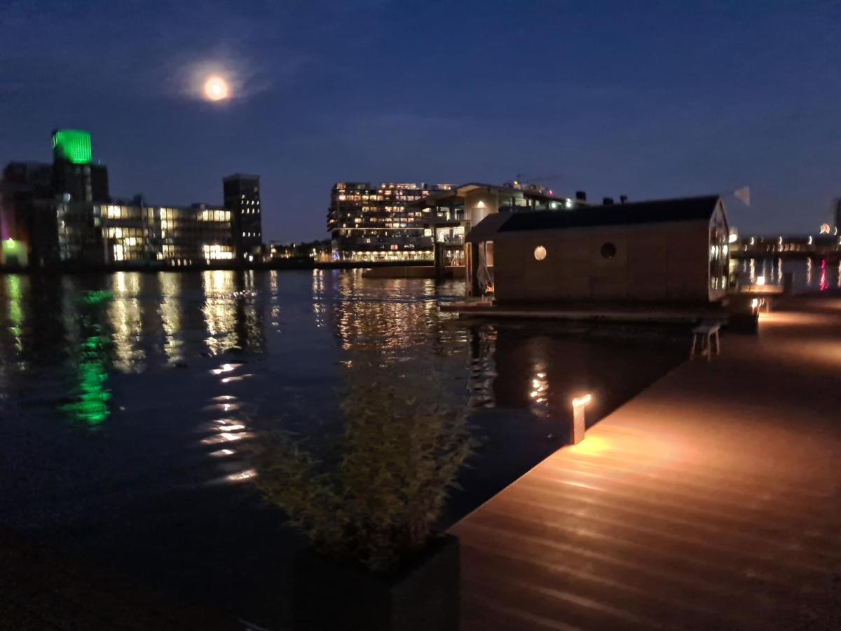 Wikkelboat Nr2 At Floating Rijnhaven Botel *