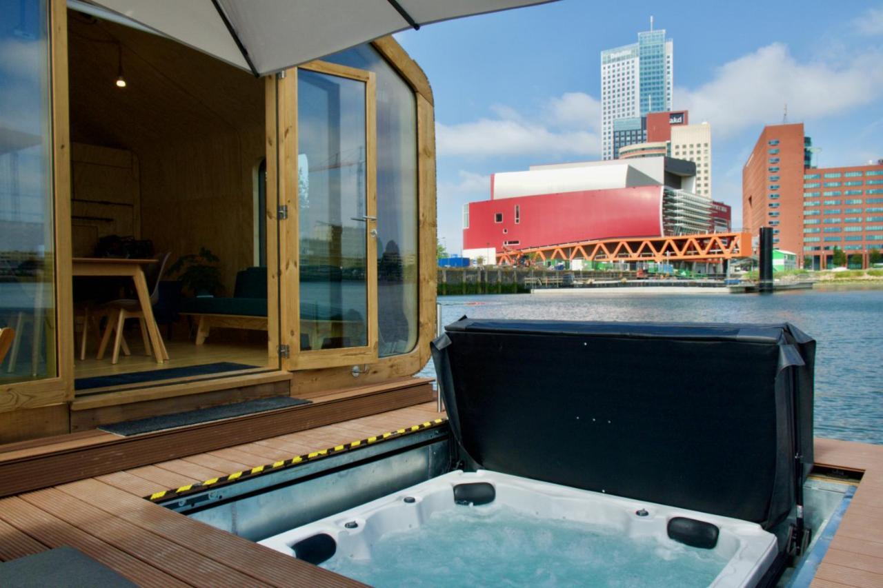 Vakantiehuis Wikkelboat Nr5 At Floating Rijnhaven Rotterdam