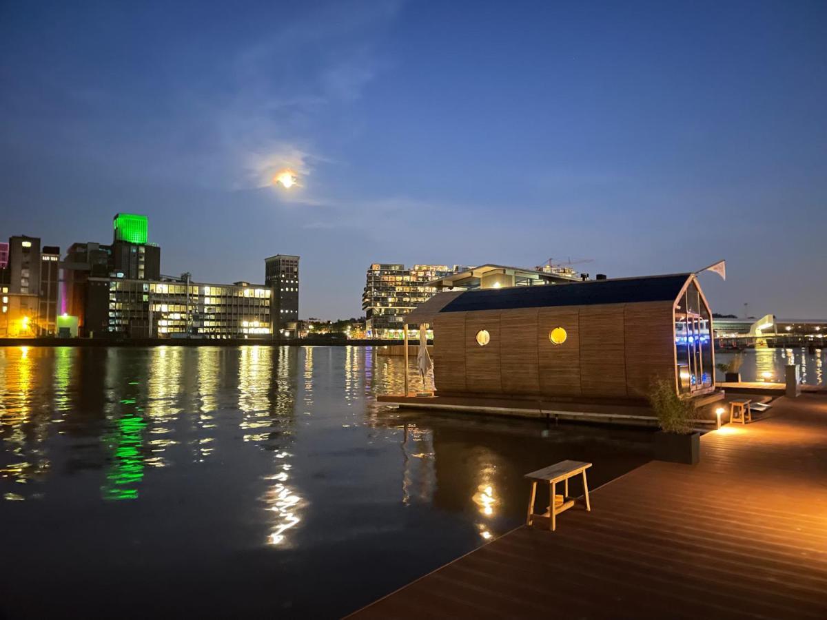Vakantiehuis Wikkelboat Nr4 At Floating Rijnhaven *