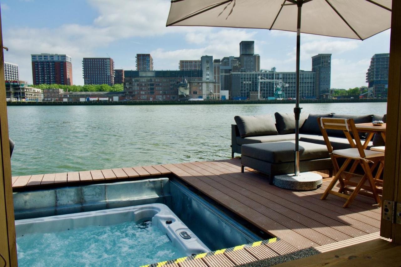Vakantiehuis Wikkelboat Nr5 At Floating Rijnhaven *