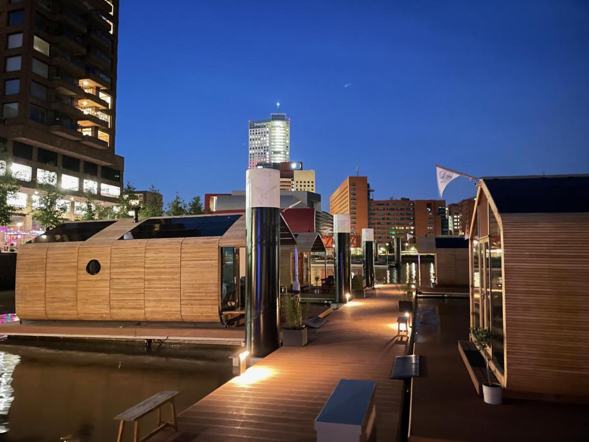 Wikkelboat Nr1 At Floating Rijnhaven Vakantiehuis Rotterdam