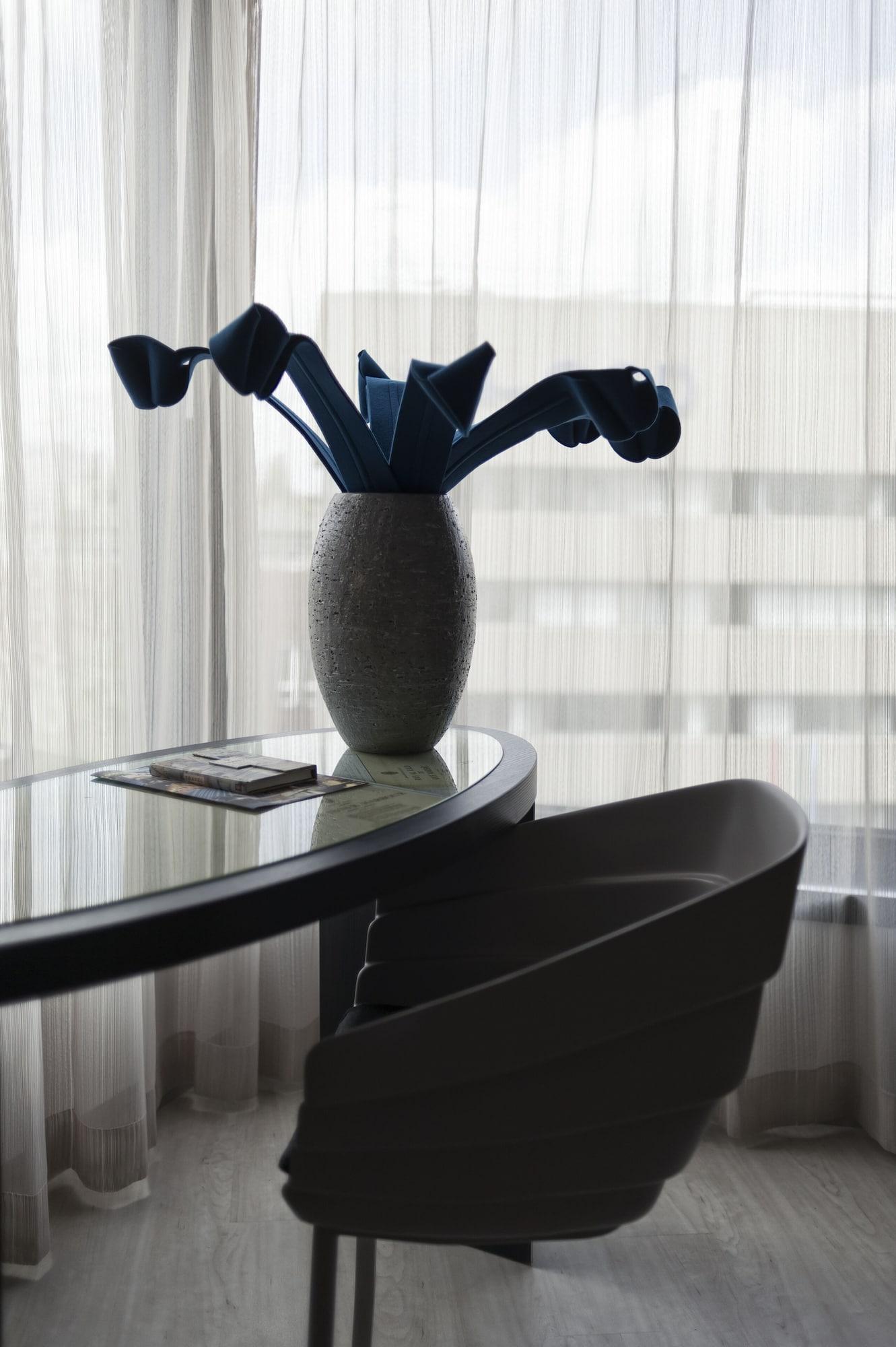 Mainport Design 5*