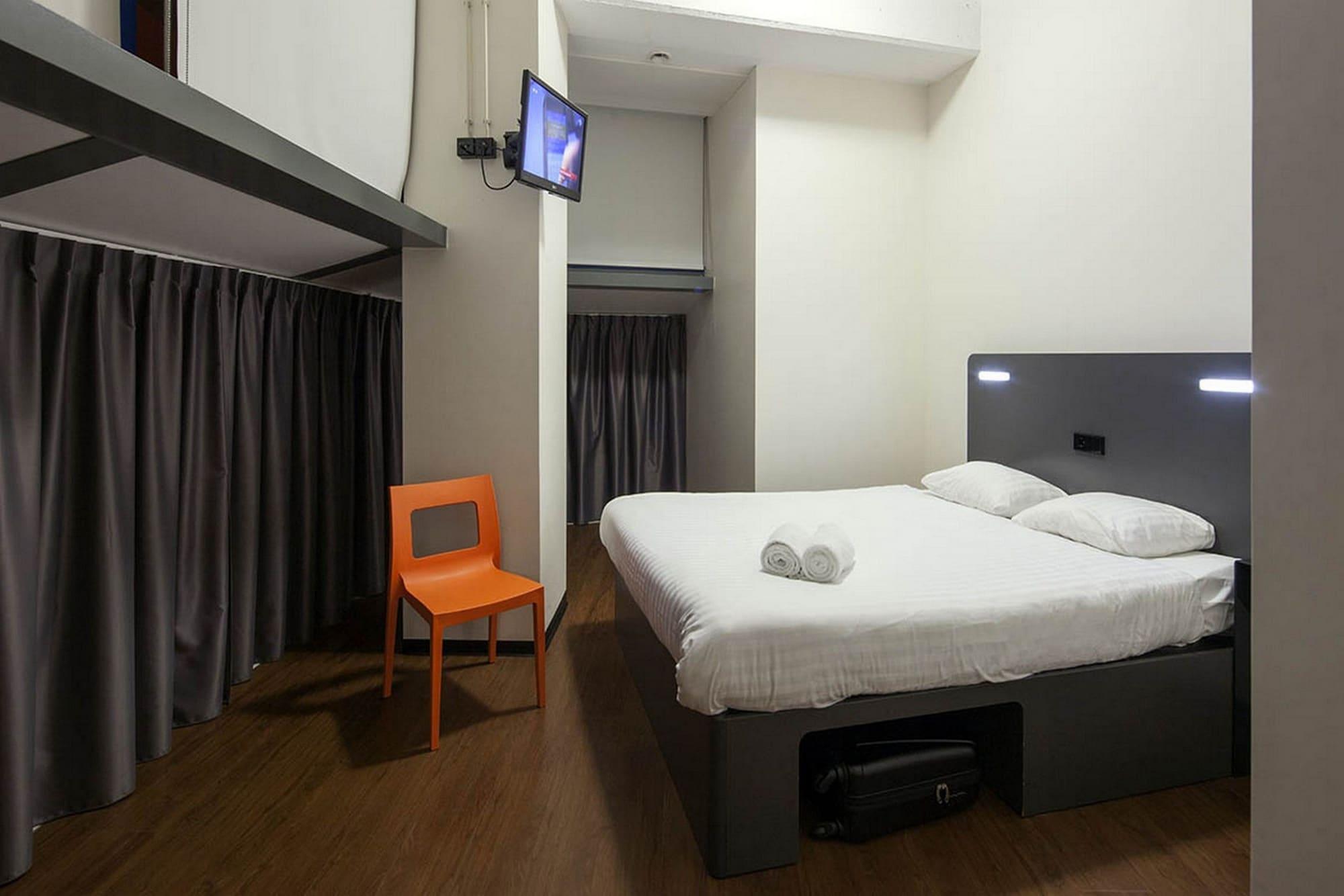 Easyhotel Centre 2*