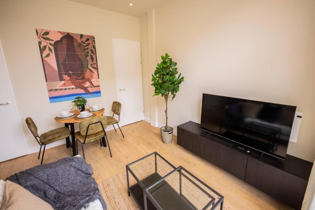 Vakantiehuis Delightful 2 Bedroom Serviced 54m2 -mst40d-