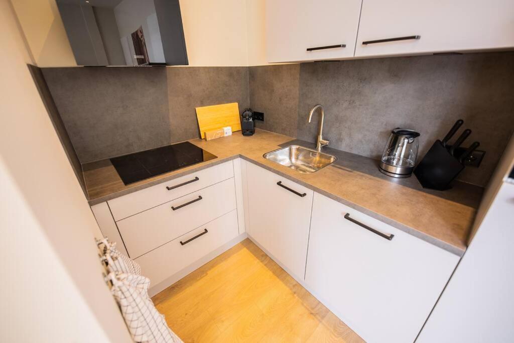 Delightful 2 Bedroom Serviced 54m2 -mst40d- Vakantiehuis *