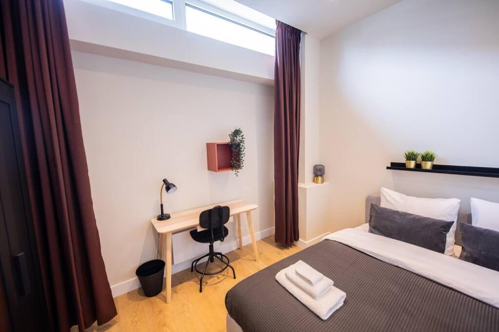 Delightful 2 Bedroom Serviced 54m2 -mst40d- Vakantiehuis