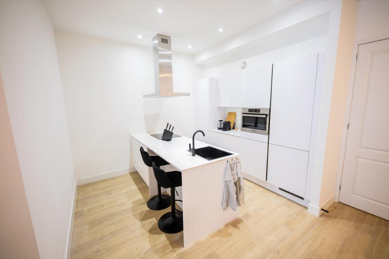 Admiringly 1 Bedroom Serviced 56m2 -nb306a- Apartment Rotterdam