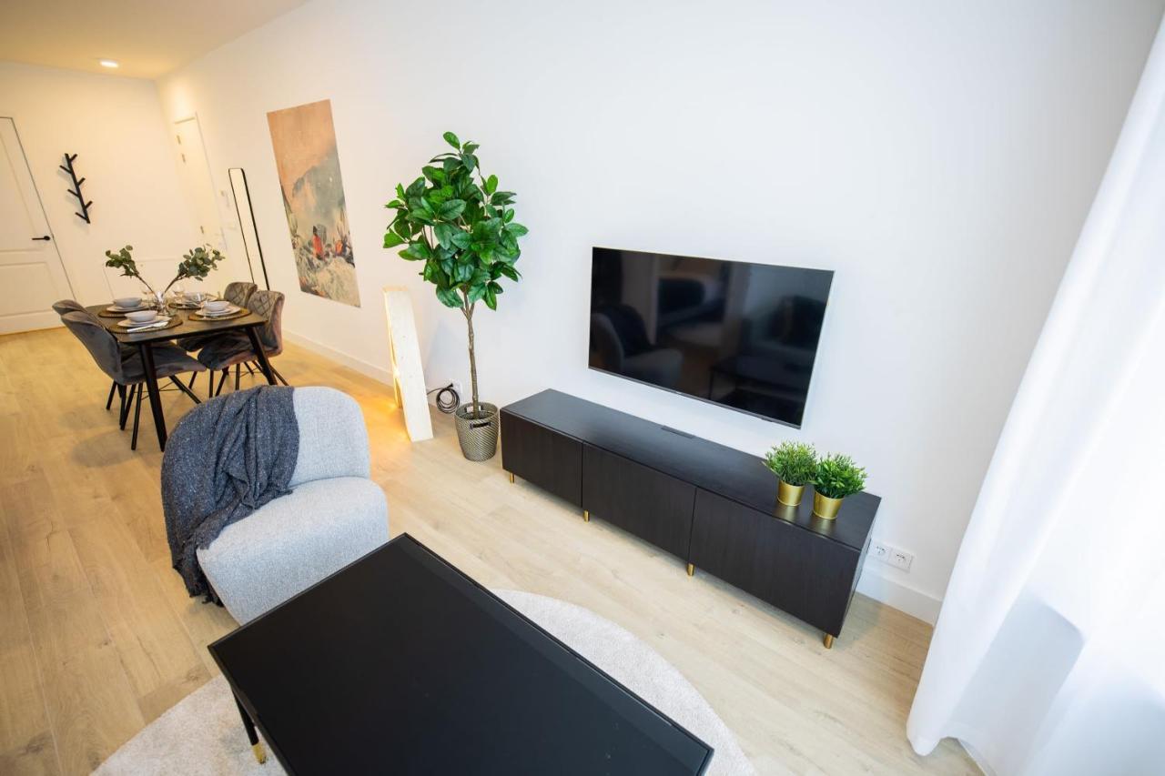 Admiringly 1 Bedroom Serviced 56m2 -nb306a- * Rotterdam