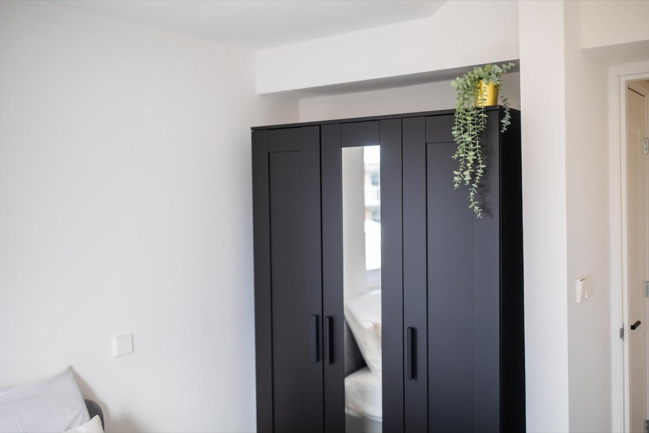 Happily 2 Bedroom Serviced 75m2 -nb306h- Appartement Rotterdam