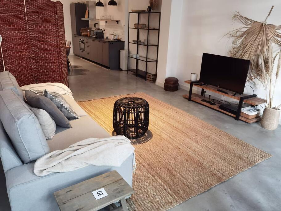 Lovely 2 Bedroom Serviced In Rotterdam