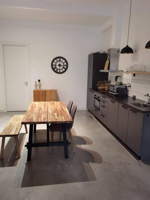 Appartement Lovely 2 Bedroom Serviced In Rotterdam