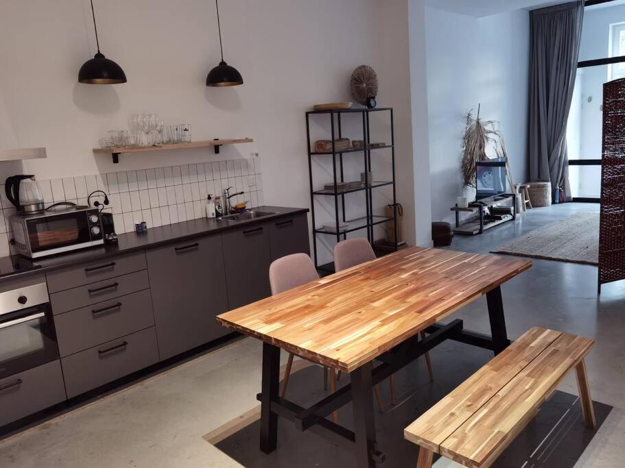 Appartement Lovely 2 Bedroom Serviced In *