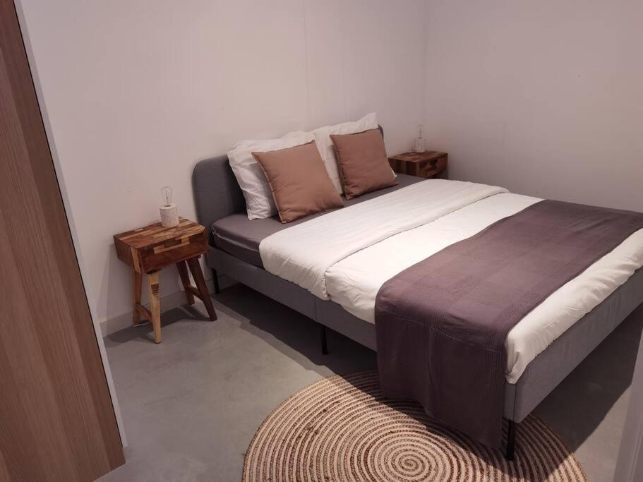 Lovely 2 Bedroom Serviced In Rotterdam