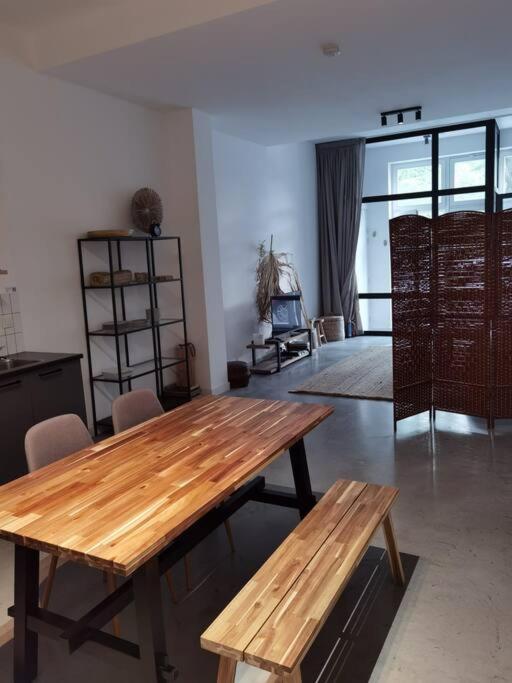 Lovely 2 Bedroom Serviced In *