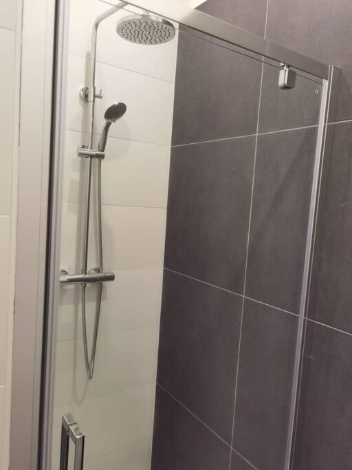 Appartement Lovely 2 Bedroom Serviced In Rotterdam