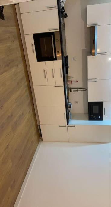Lovely 1 Private Bedroom With Garden View Accommodatie bij particulieren *