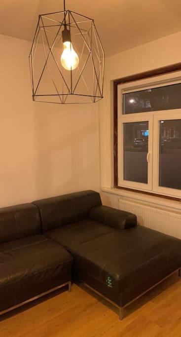 Lovely 1 Private Bedroom With Garden View Accommodatie bij particulieren