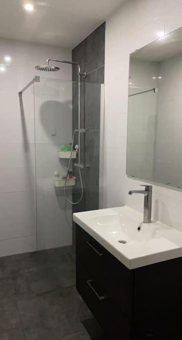 Lovely 1 Private Bedroom With Garden View Accommodatie bij particulieren Rotterdam