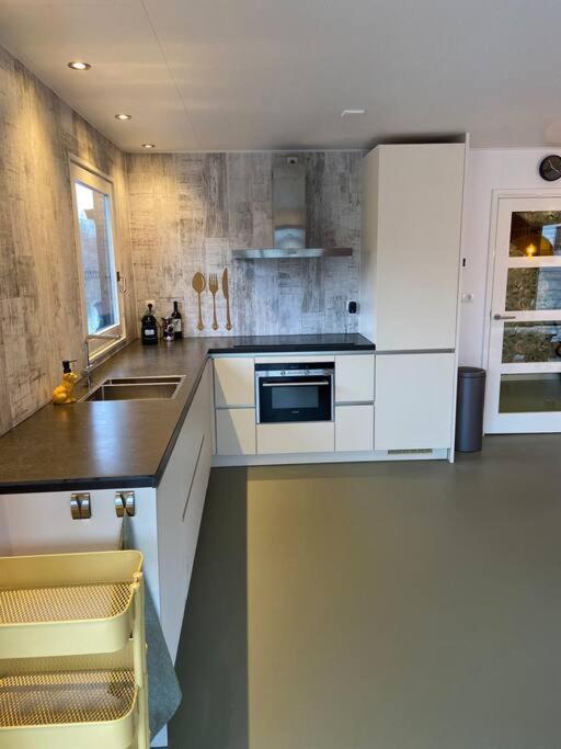 Appartement Unieke Woonark Met Privetuin En Free Parking. Rotterdam