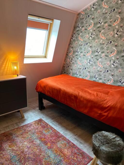 Unieke Woonark Met Privetuin En Free Parking. Appartement *