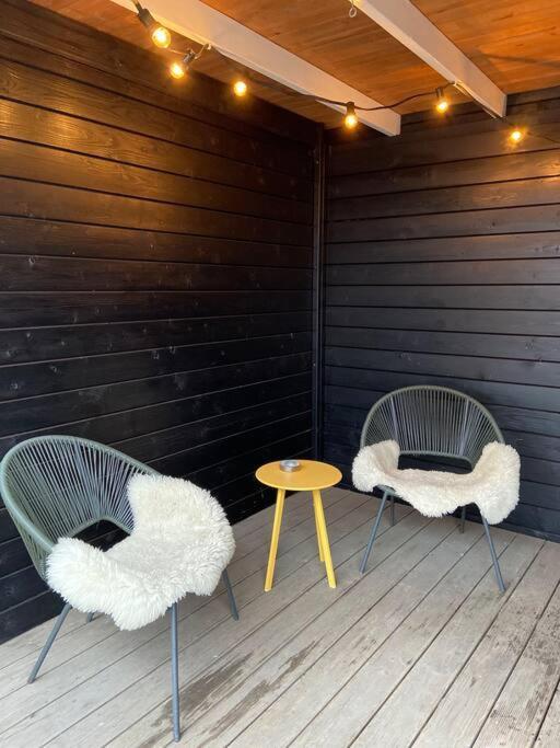 Unieke Woonark Met Privetuin En Free Parking. *