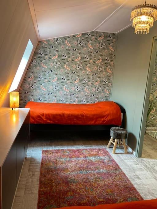 Unieke Woonark Met Privetuin En Free Parking.