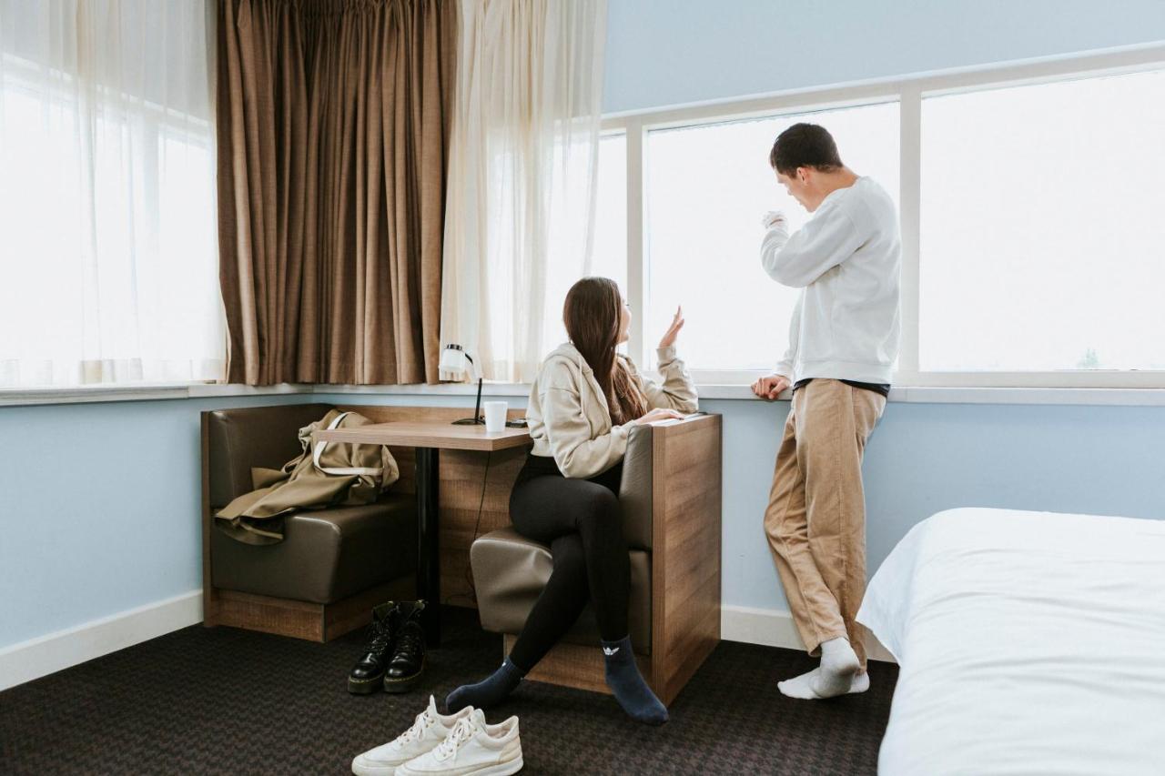 Teleport Hotel