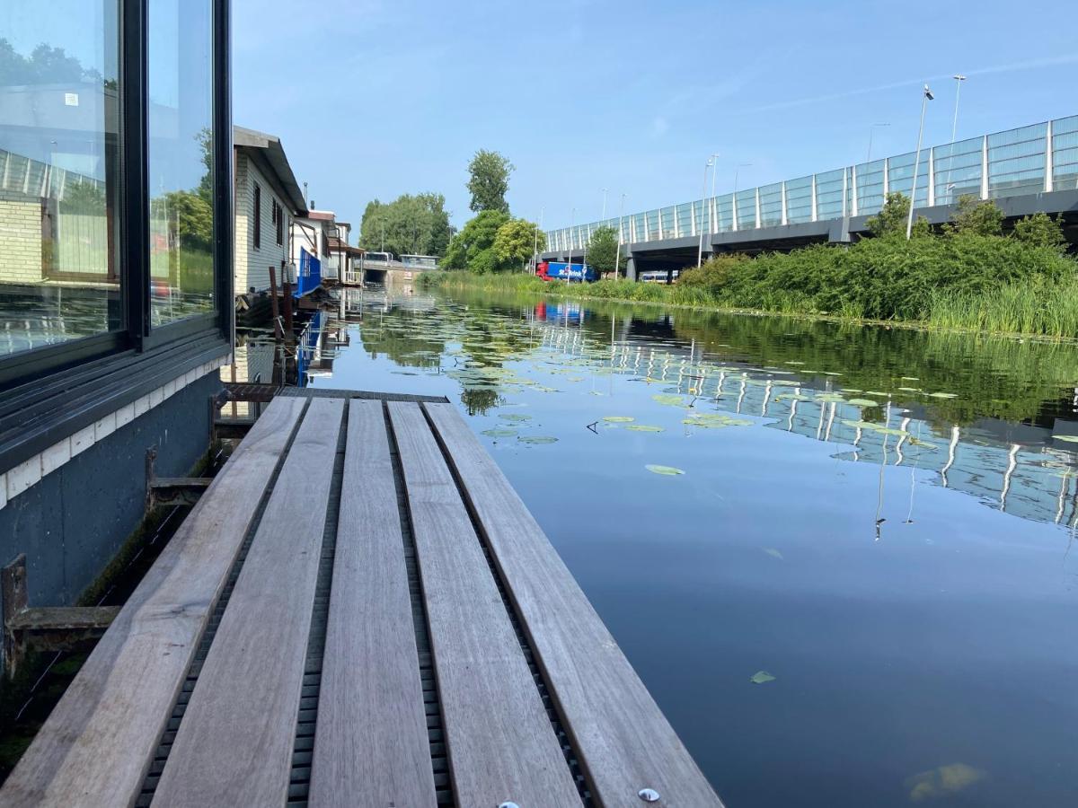 Unieke Woonark Met Privetuin En Free Parking. Rotterdam