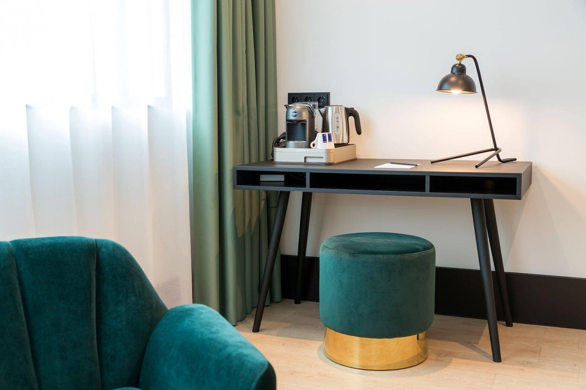 Hotel The 3*