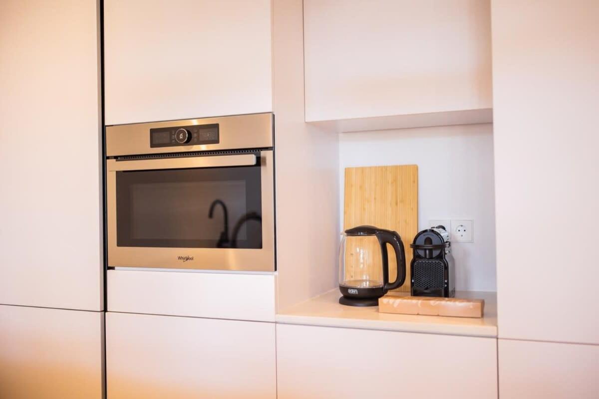 Grandly 3 Bedroom Serviced 83m2 -nb306g- * Rotterdam