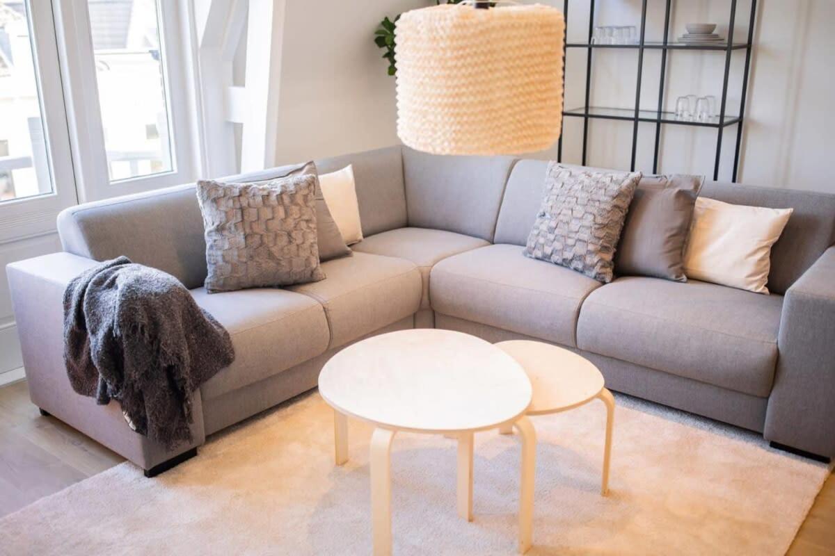 Grandly 3 Bedroom Serviced 83m2 -nb306g- Holiday home Rotterdam