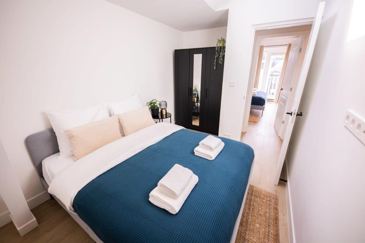 Grandly 3 Bedroom Serviced 83m2 -nb306g- Holiday home Rotterdam
